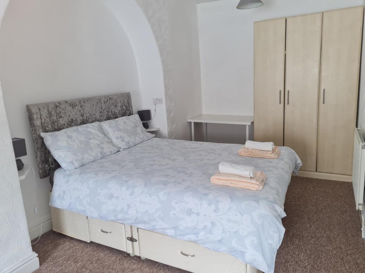 17 Bridge St, 3 Bedroom Flat Aberystwyth Dış mekan fotoğraf